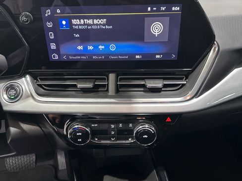 Used 2025 Chevrolet Trax LT w/ LT Convenience Package image 15