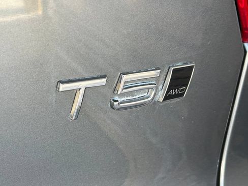 Used 2019 Volvo XC40 T5 Momentum AWD/4WD image 23