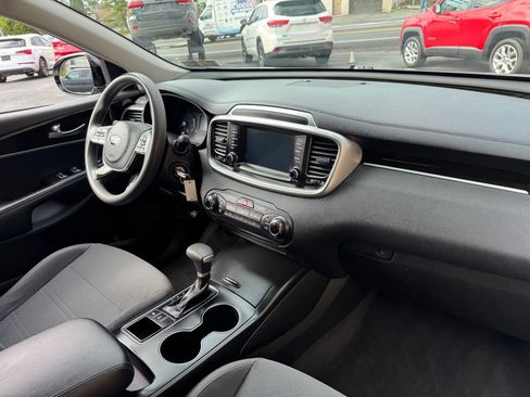 Used 2020 Kia Sorento LX image 6