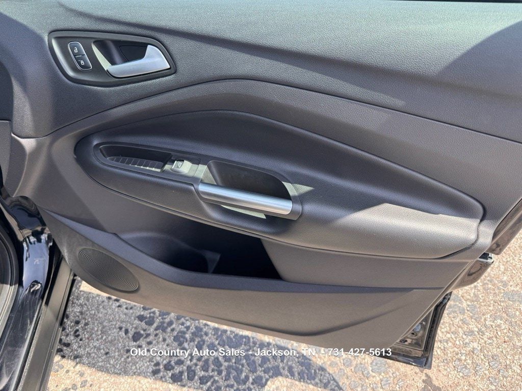 Used 2018 Ford Escape Titanium w/ Ford Safe & Smart Package AWD/4WD image 18