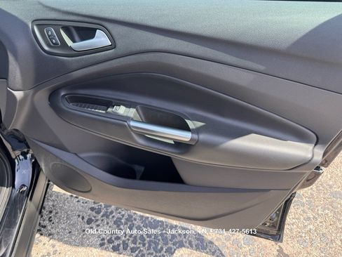 Used 2018 Ford Escape Titanium w/ Ford Safe & Smart Package AWD/4WD image 18