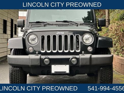 Used 2017 Jeep Wrangler Unlimited Sahara w/ Connectivity Group image 8
