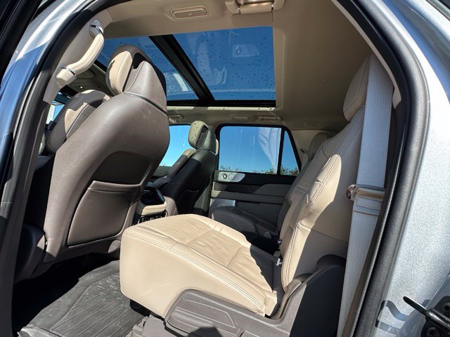 Used 2023 Lincoln Navigator L Reserve AWD/4WD image 16