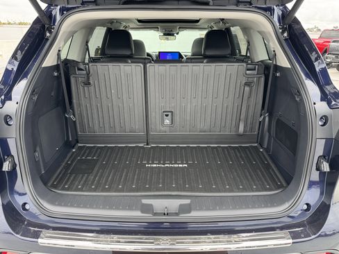New 2026 Toyota Highlander Platinum AWD/4WD image 10