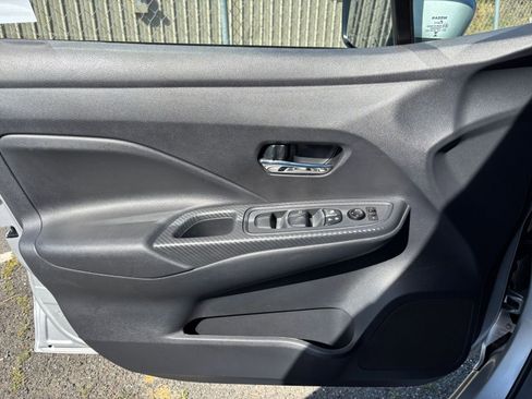 Used 2025 Nissan Versa SV image 18