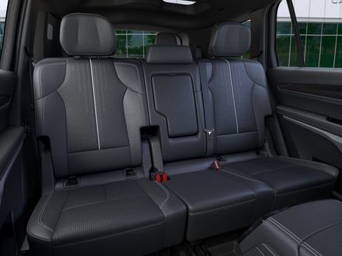 Used 2026 Cadillac Vistiq Luxury w/ LPO, Floor Liner Package AWD/4WD image 17