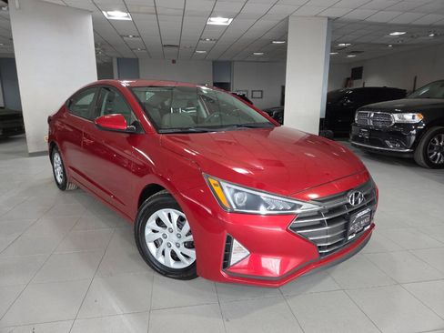 Used 2019 Hyundai Elantra SE image 1