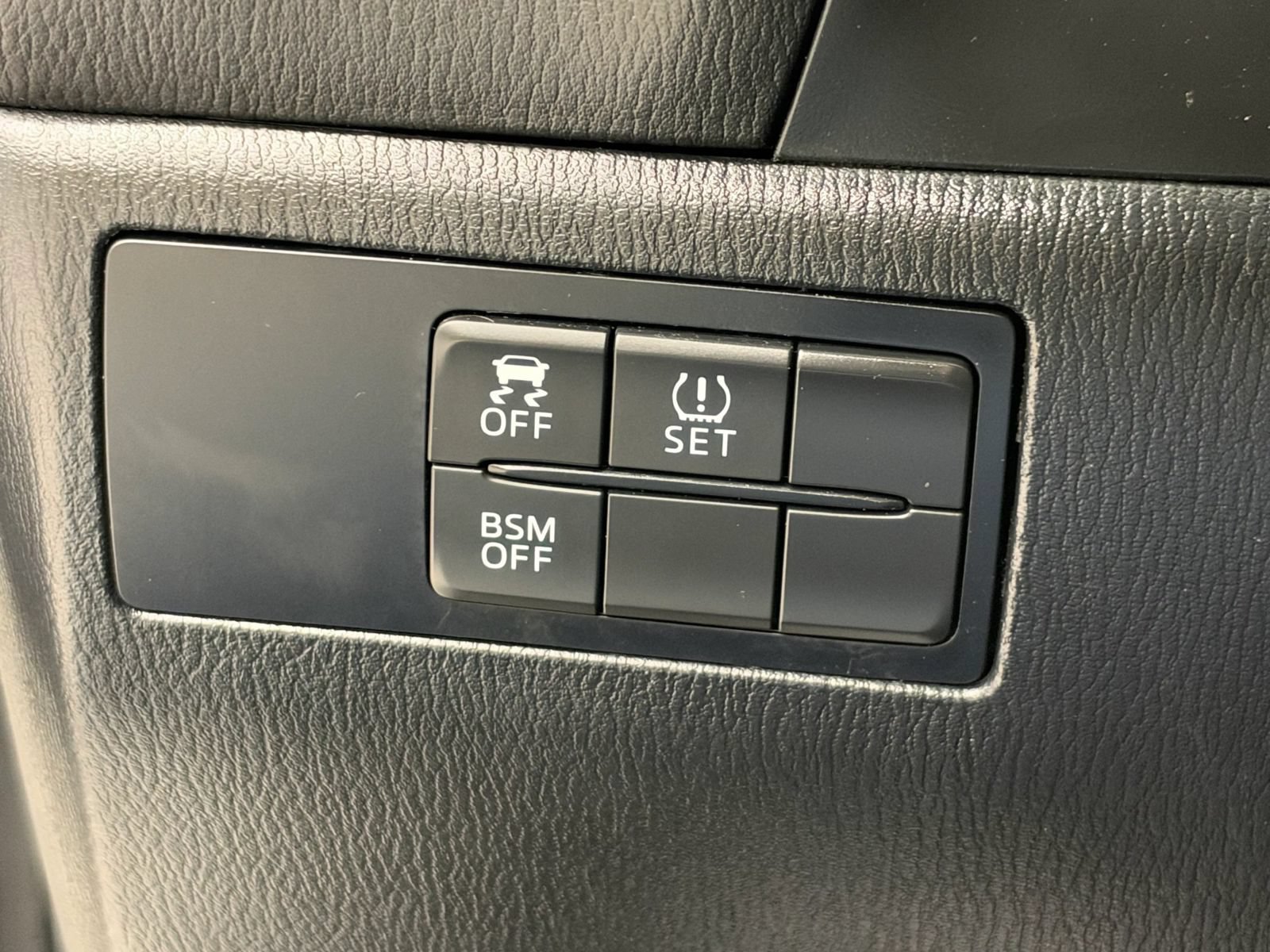 Used 2016 MAZDA MAZDA3 i Sport w/ Preferred Equipment Package FWD image 26