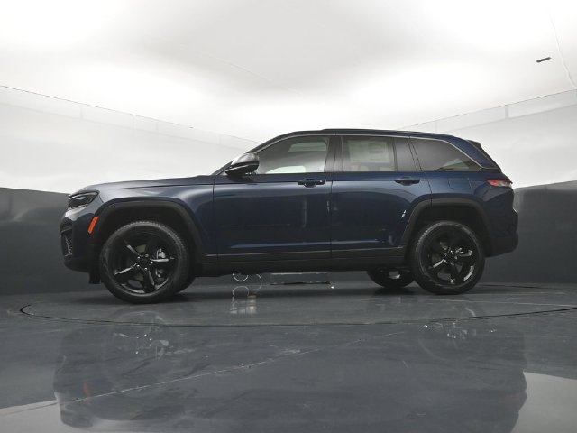 New 2026 Jeep Grand Cherokee Limited w/ Limited Altitude Package AWD/4WD image 24
