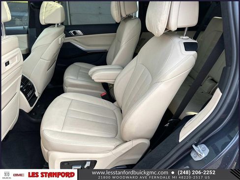 Used 2022 BMW X7 xDrive40i w/ Premium Package image 13