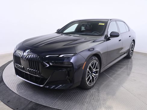 Used 2023 BMW 760i xDrive image 1