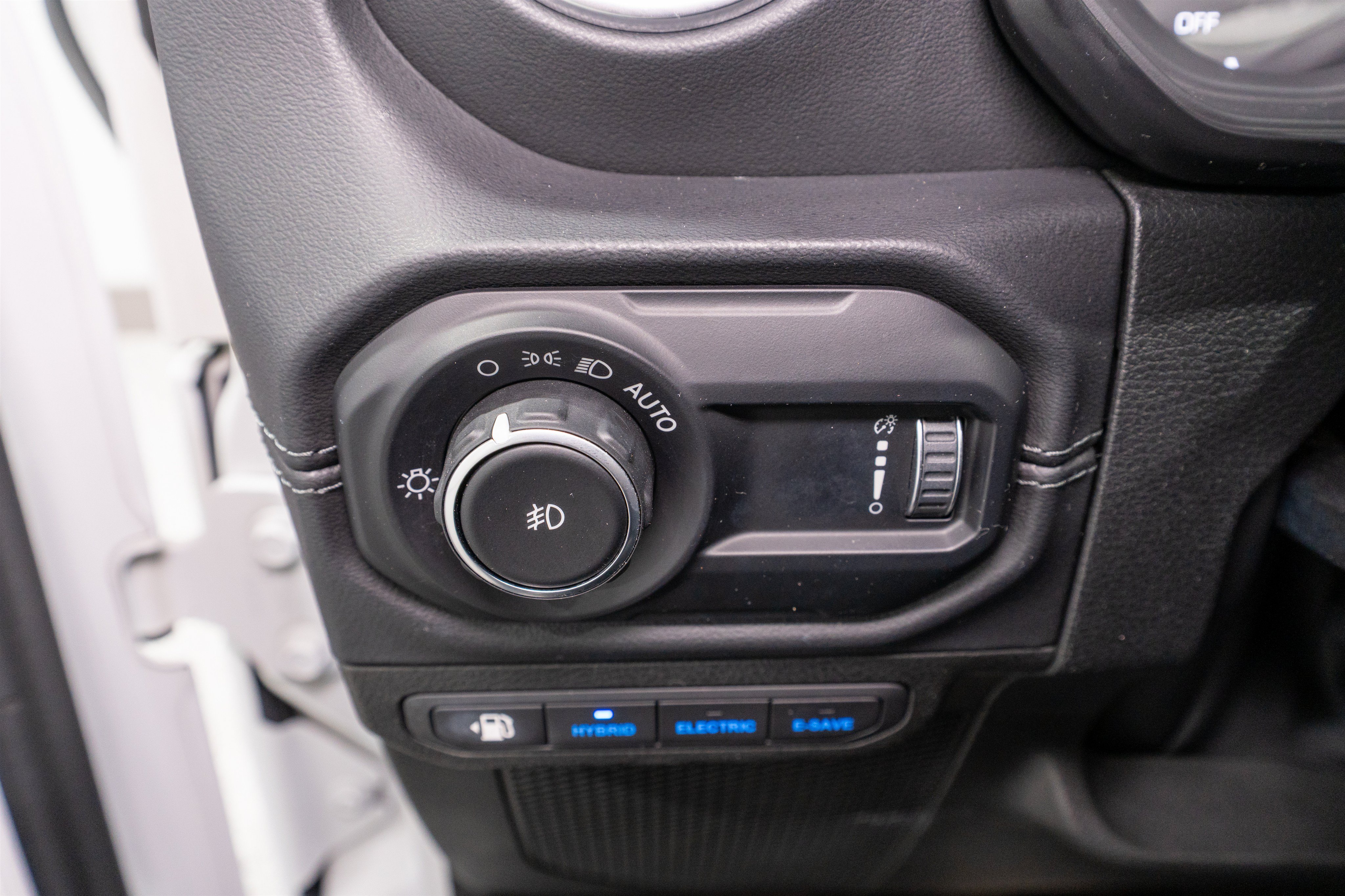 Used 2024 Jeep Wrangler High Altitude AWD/4WD image 32