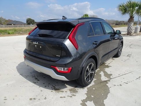 Used 2023 Kia Niro EX image 4