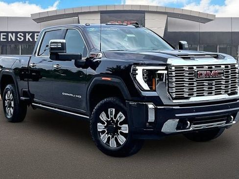 Certified 2025 GMC Sierra 3500 Denali w/ Denali Reserve Package AWD/4WD image 10
