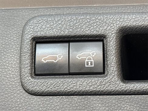 Used 2021 Toyota Venza LE w/ Carpet Mat Package (TMS) AWD/4WD image 18