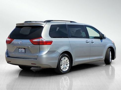 Used 2015 Toyota Sienna XLE FWD image 4