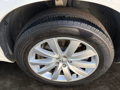 Used 2018 Volvo XC90 T6 Momentum w/ Momentum Plus Package AWD/4WD image 44