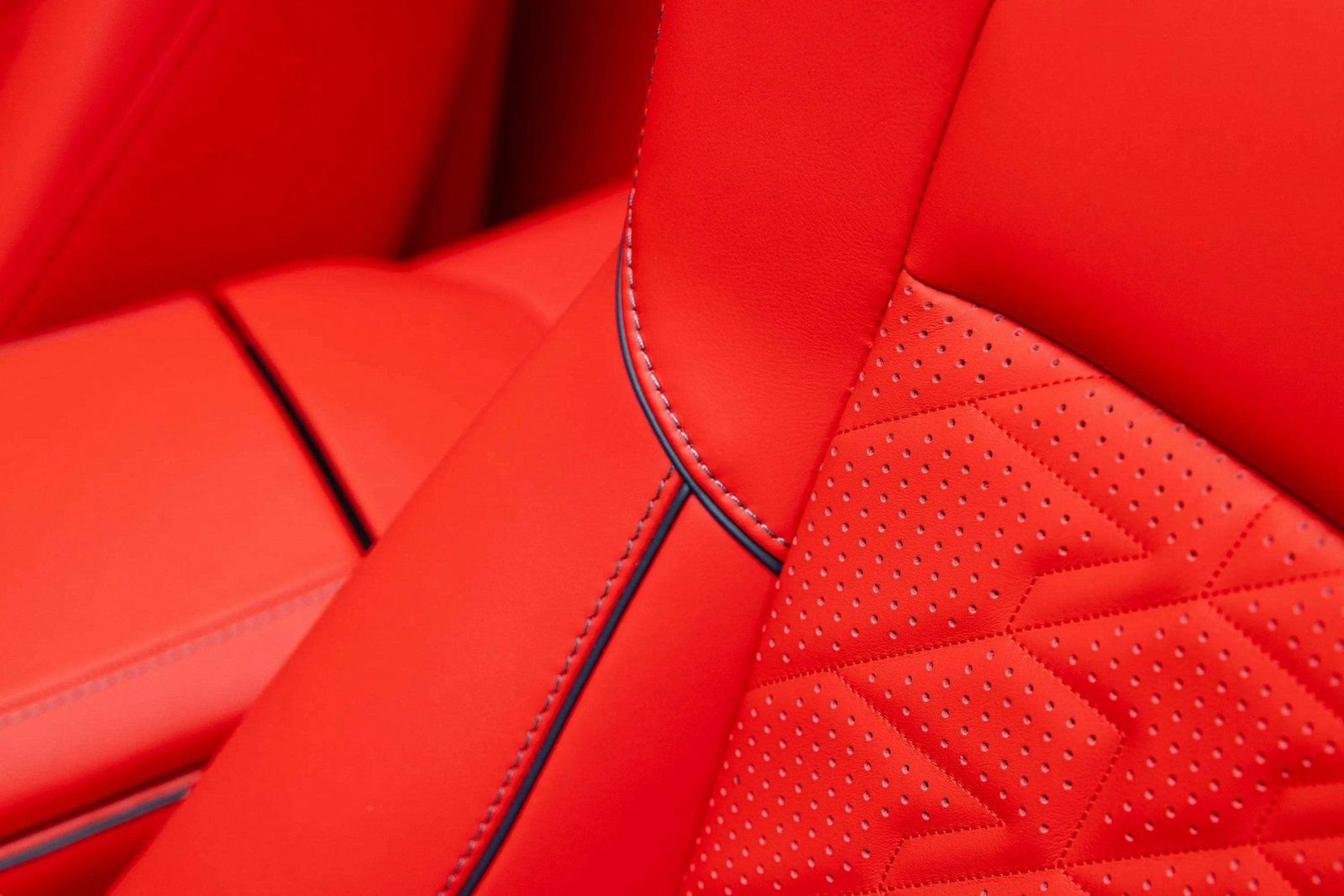 New 2026 Aston Martin Vanquish Convertible RWD image 19