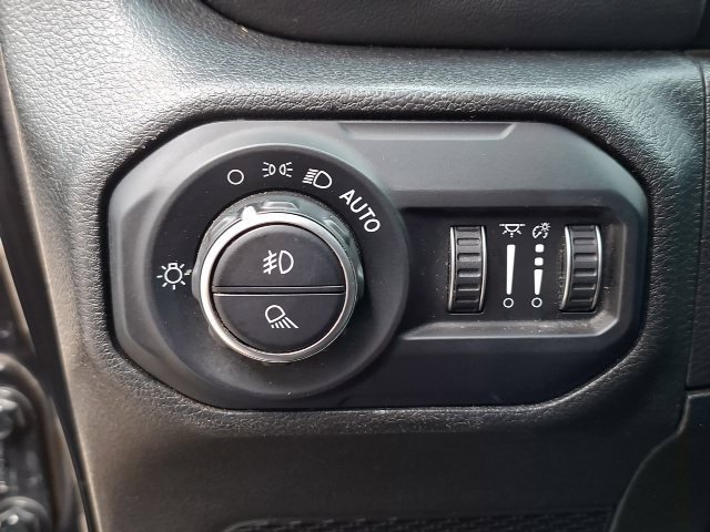 Used 2020 Jeep Gladiator Overland w/ Popular Equipment Package AWD/4WD image 17