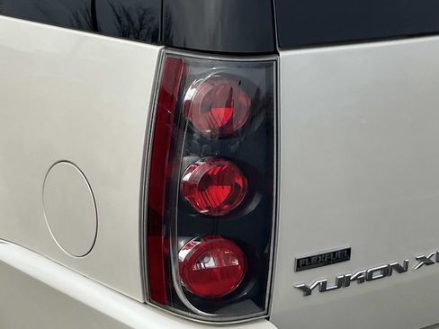 Used 2010 GMC Yukon XL Denali image 10