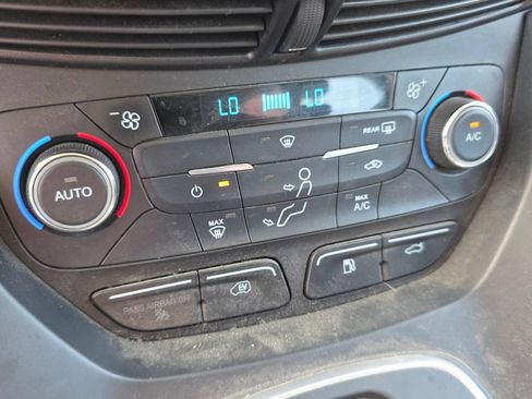 Used 2017 Ford C-MAX Energi SE w/ Equipment Group 401A FWD image 19