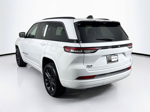 Used 2026 Jeep Grand Cherokee Limited AWD/4WD image 13