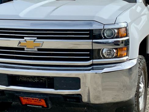 Used 2018 Chevrolet Silverado 2500 W/T image 12