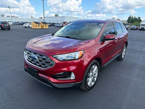 Used 2019 Ford Edge Titanium w/ Cold Weather Package FWD image 3