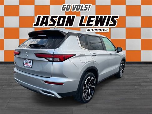 Used 2023 Mitsubishi Outlander SE Black Edition image 4