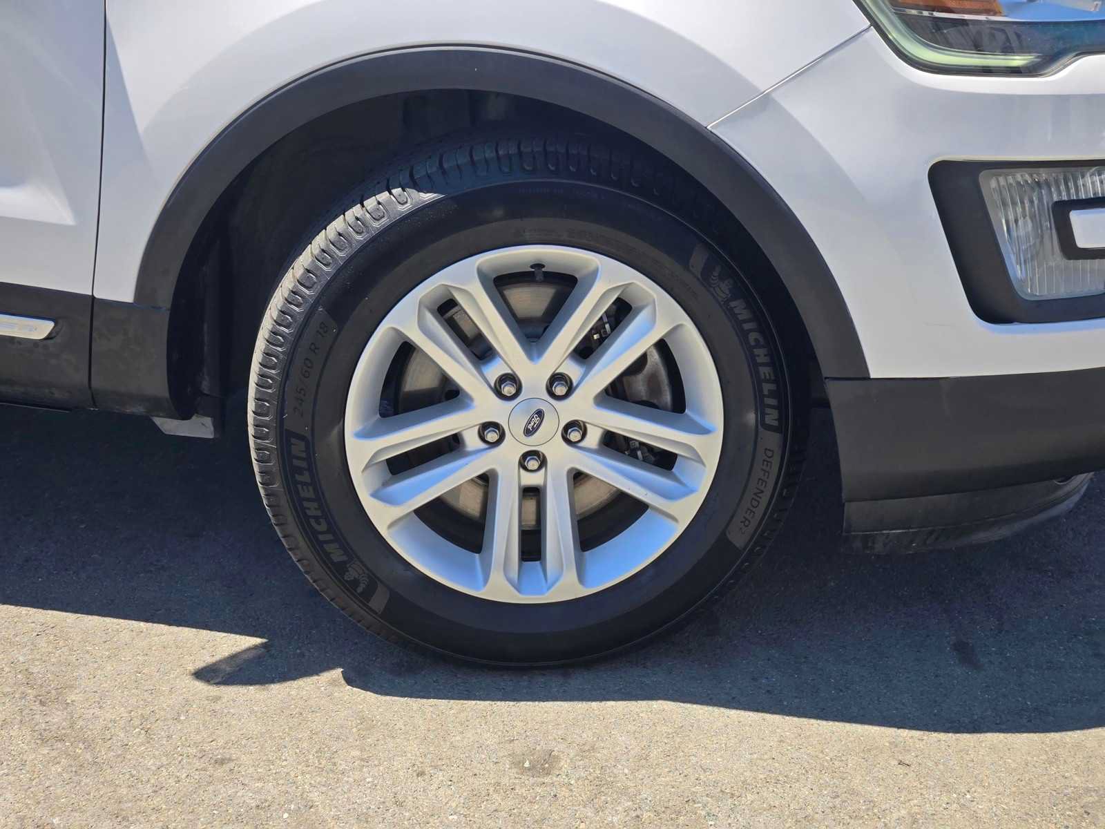 Used 2017 Ford Explorer XLT w/ Equipment Group 202A FWD image 9