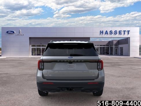 Used 2025 Ford Explorer Active AWD/4WD image 6