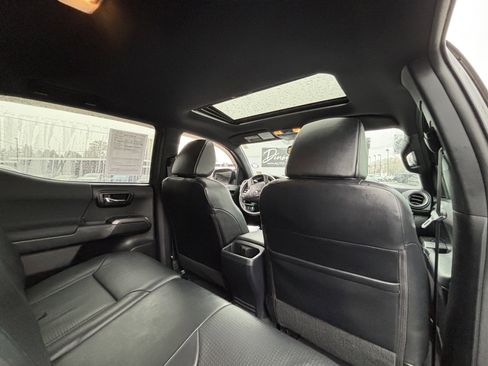 Used 2018 Toyota Tacoma TRD Sport image 14
