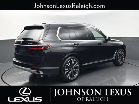 Used 2025 BMW X7 xDrive40i w/ Premium Package AWD/4WD image 9