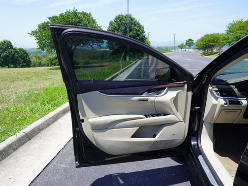 Used 2013 Cadillac XTS Premium FWD image 16