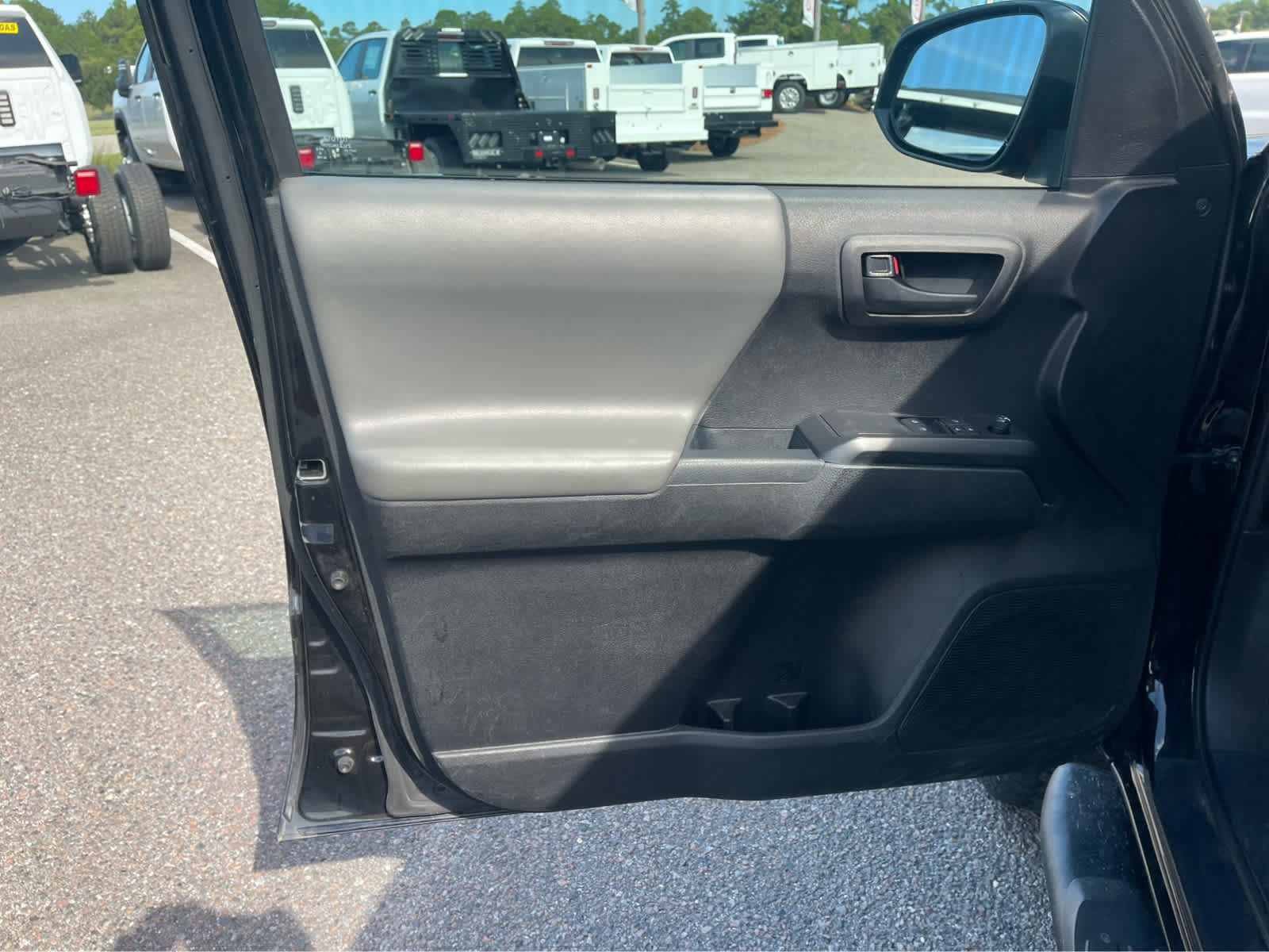 Used 2021 Toyota Tacoma SR AWD/4WD image 9