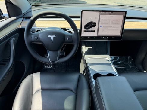 Used 2023 Tesla Model Y Long Range AWD/4WD image 15