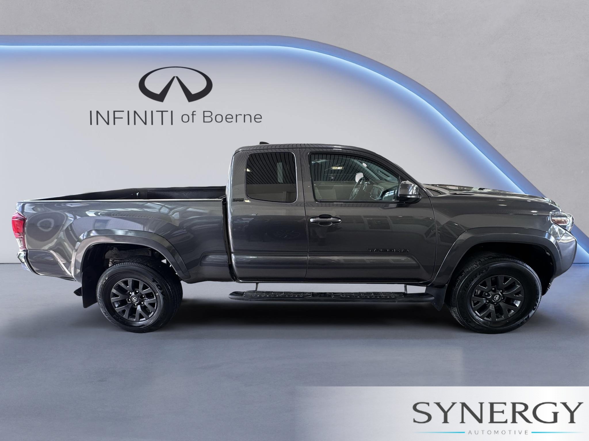 Used 2022 Toyota Tacoma SR5 w/ SR5 Appearance Package (SM) RWD image 4
