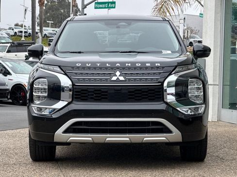 New 2025 Mitsubishi Outlander SE image 8