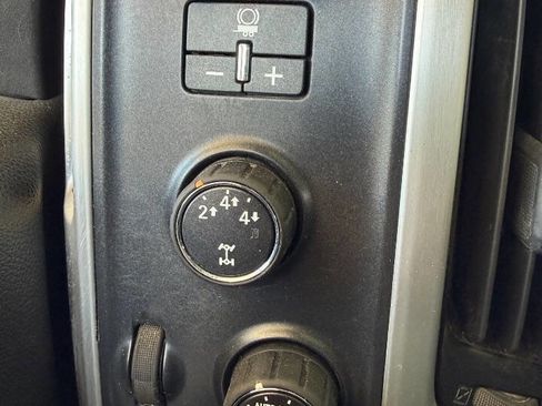 Used 2016 GMC Sierra 2500 SLT w/ Duramax Plus Package image 17