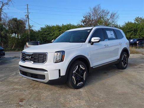 New 2025 Kia Telluride S image 4