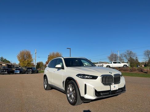 Certified 2024 BMW X5 xDrive50e image 3