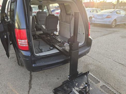 Used 2008 Chrysler Town & Country Touring image 16