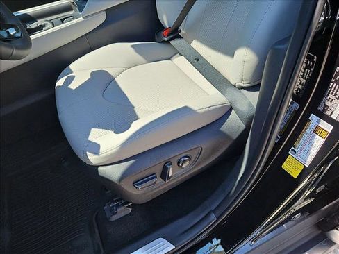 Used 2025 Toyota Grand Highlander AWD image 4