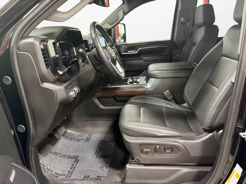 Used 2025 GMC Sierra 2500 SLT w/ SLT Convenience Package AWD/4WD image 17