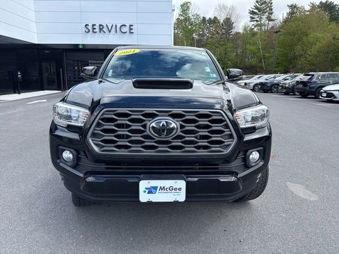 Used 2021 Toyota Tacoma TRD Sport w/ TRD Premium Sport Package AWD/4WD image 15