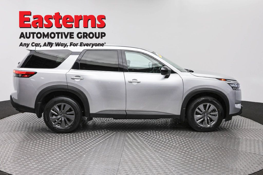 Used 2023 Nissan Pathfinder S AWD/4WD image 6