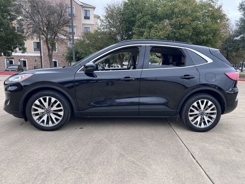 Used 2020 Ford Escape Titanium image 7