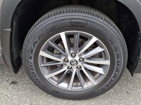 Used 2018 Toyota Highlander XLE AWD/4WD image 8