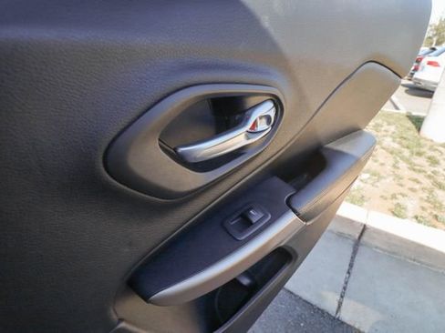 Used 2018 Jeep Cherokee Limited image 53