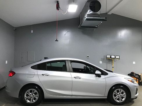 Used 2019 Chevrolet Cruze LS w/ LS Fleet Convenience Package FWD image 2